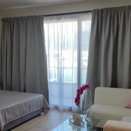 Apartment Thalori